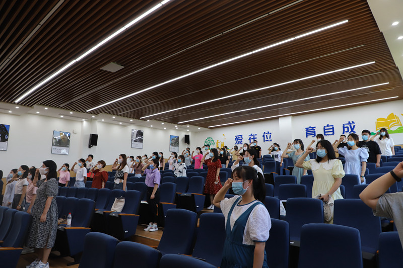 我校教师宣誓.JPG